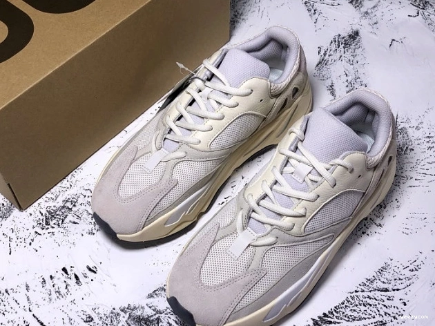 EG7596 Adidas 700 Analog Boost Yeezy 1025